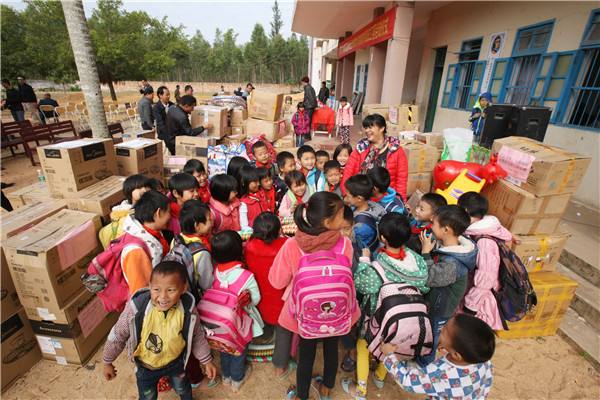 “縣對縣”“校對?！背啥冀逃珳?zhǔn)扶貧 支持民族地區(qū)教育發(fā)展