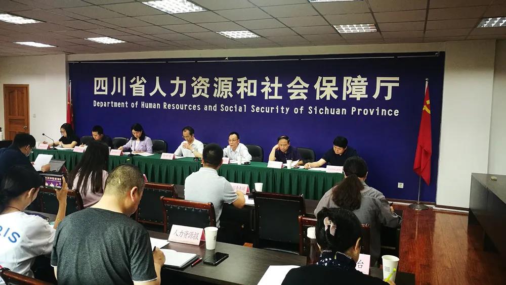 我省今年專升本計劃擴大到了3.2萬名左右，研究生計劃擴大到2萬人左右