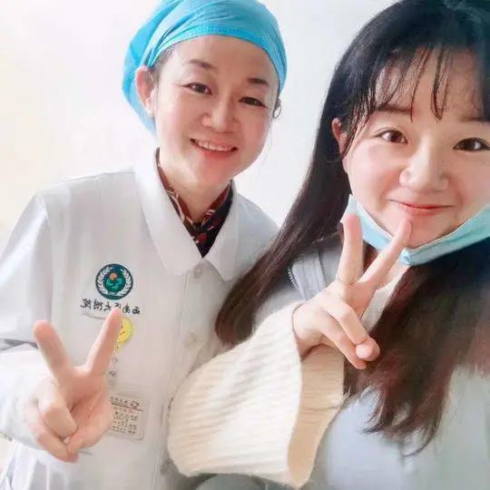 太勵(lì)志！沖上熱搜！四川護(hù)士媽媽陪女兒考研雙雙被錄?。?></a></div>

                  <div   id=
