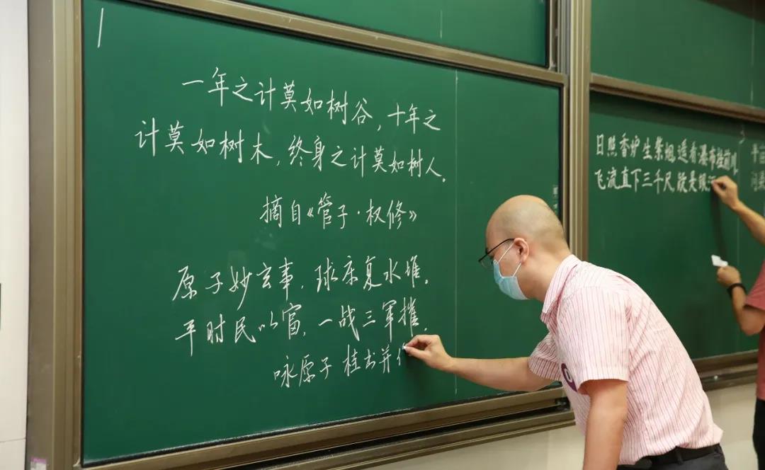 不舍得擦的板書(shū)又上新了！這些高顏值板書(shū)你最喜歡哪個(gè)？ ｜特別關(guān)注