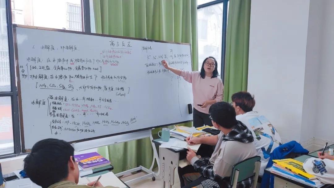 如何解教育的“化學(xué)方程式”？川越老師來支招