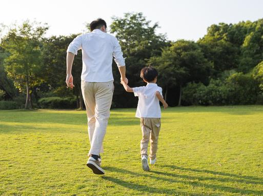 父親，是你決定了孩子中學能否過好！當?shù)亩己煤每纯?