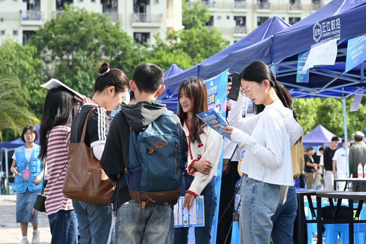 教育部舉辦全國教育系統(tǒng)2025屆高校畢業(yè)生招聘活動 預(yù)計(jì)提供崗位超18萬個(gè)